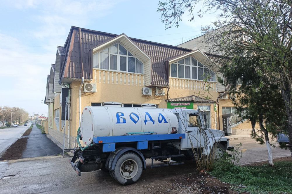 Александр Юрьев: На время ограничения водоснабжения в городе ГУП РК «Вода Крыма» осуществляет подвоз воды по графику Александр Юрьев: На время ограничения водоснабжения в городе ГУП РК «Вода Крыма» осуществляет подвоз воды по графику
