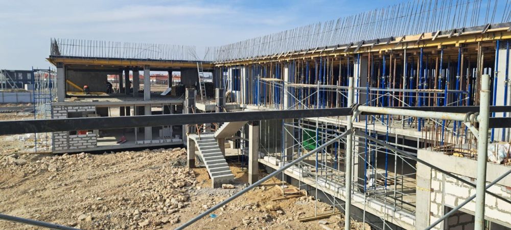 В Евпатории у Мойнакского озера продолжается строительство детского дошкольного учреждения на 280 мест в рамках контракта, заключённого с подрядной организацией ООО «Димстройинвест» В Евпатории у Мойнакского озера продолжается строительство детского дошкольного учреждения на 280 мест в рамках контракта, заключённого с подрядной организацией ООО «Димстройинвест»