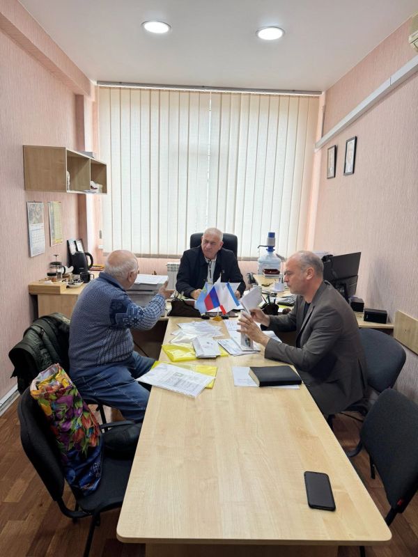 Председатель Государственного комитета по делам межнациональных отношений Республики Крым Руслан Якубов и заместитель председателя Рефат Дердаров провели прием граждан Председатель Государственного комитета по делам межнациональных отношений Республики Крым Руслан Якубов и заместитель председателя Рефат Дердаров провели прием граждан