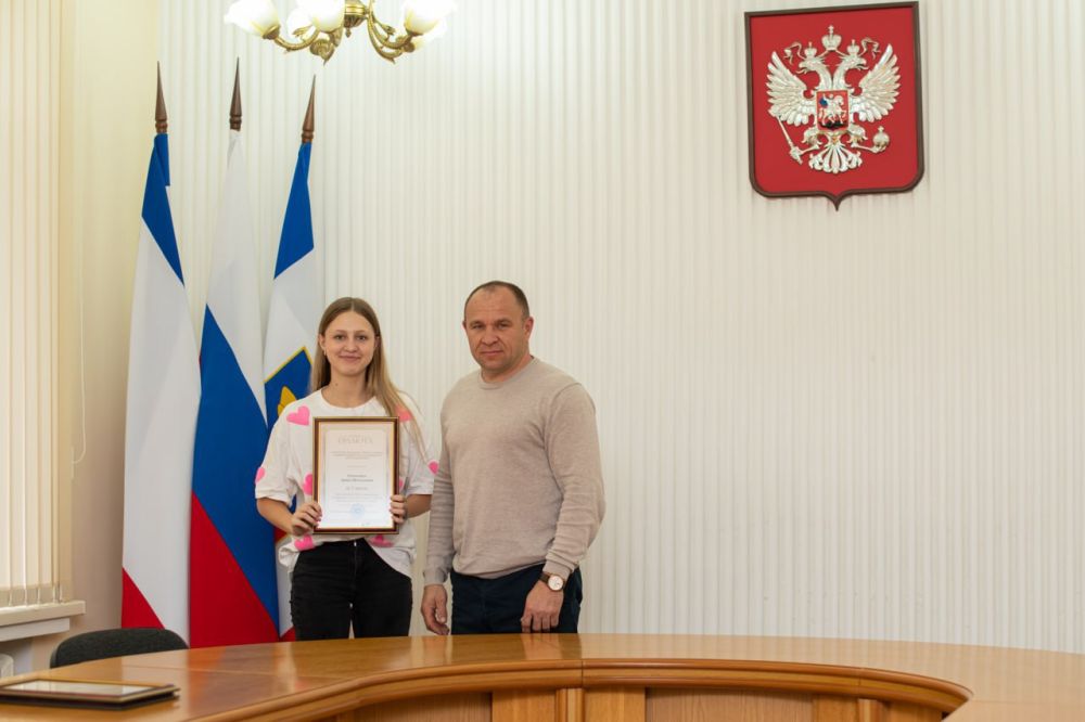 В Симферополе состоялось торжественное награждение победителей городского фотоконкурса «Мой удивительный Симферополь», который был приурочен к 11-летию Воссоединения Крыма с Россией В Симферополе состоялось торжественное награждение победителей городского фотоконкурса «Мой удивительный Симферополь», который был приурочен к 11-летию Воссоединения Крыма с Россией