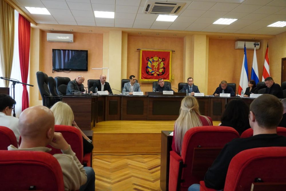 Председатель Совета министров Крыма Юрий ГОЦАНЮК провел встречу со старшими многоквартирных домов Керчи и представителями управляющих компаний Председатель Совета министров Крыма Юрий ГОЦАНЮК провел встречу со старшими многоквартирных домов Керчи и представителями управляющих компаний