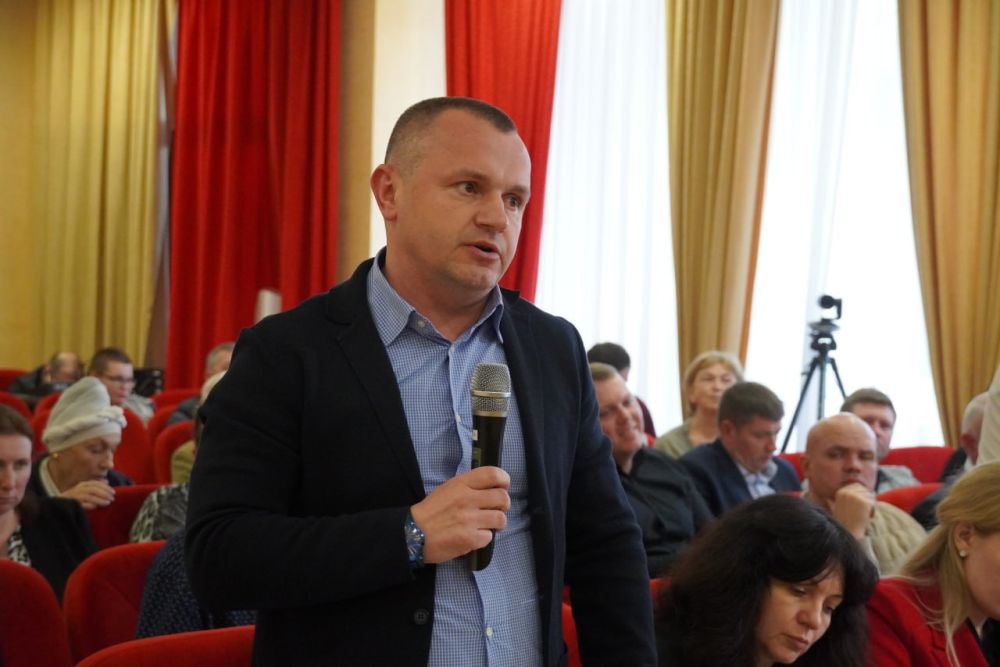 Председатель Совета министров Крыма Юрий ГОЦАНЮК провел встречу со старшими многоквартирных домов Керчи и представителями управляющих компаний Председатель Совета министров Крыма Юрий ГОЦАНЮК провел встречу со старшими многоквартирных домов Керчи и представителями управляющих компаний