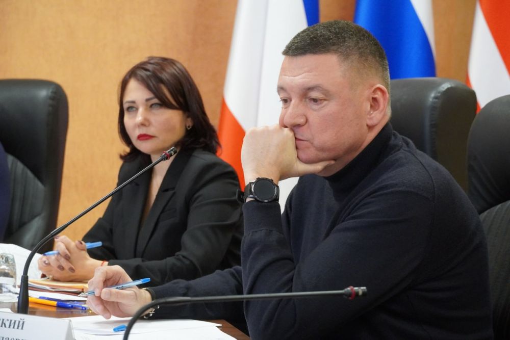 Председатель Совета министров Крыма Юрий ГОЦАНЮК провел встречу со старшими многоквартирных домов Керчи и представителями управляющих компаний Председатель Совета министров Крыма Юрий ГОЦАНЮК провел встречу со старшими многоквартирных домов Керчи и представителями управляющих компаний