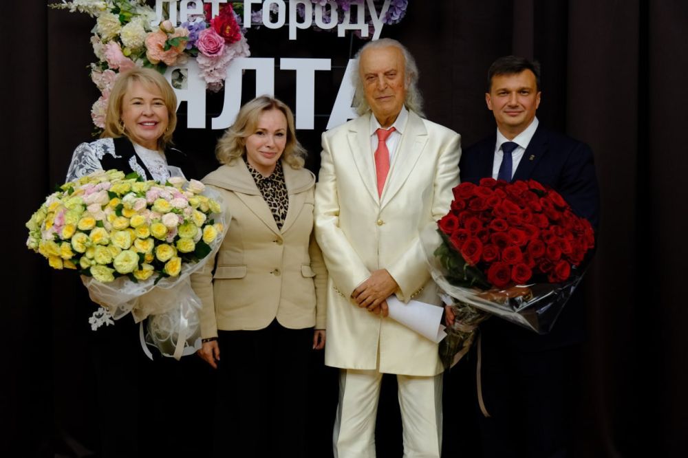Янина Павленко: Торжественное собрание в честь 187-летия присвоения Ялте статуса города Янина Павленко: Торжественное собрание в честь 187-летия присвоения Ялте статуса города