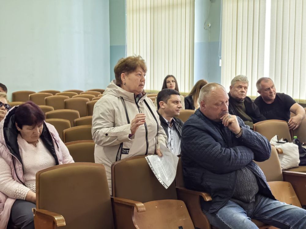 Сегодня глава администрации Советского района Александр Харламов совместно с представителем Главы Республики Крым в группе муниципальных образований Ириной Мезавцовой, помощником Председателя Совета министров Республики Крым... Сегодня глава администрации Советского района Александр Харламов совместно с представителем Главы Республики Крым в группе муниципальных образований Ириной Мезавцовой, помощником Председателя Совета министров Республики Крым...