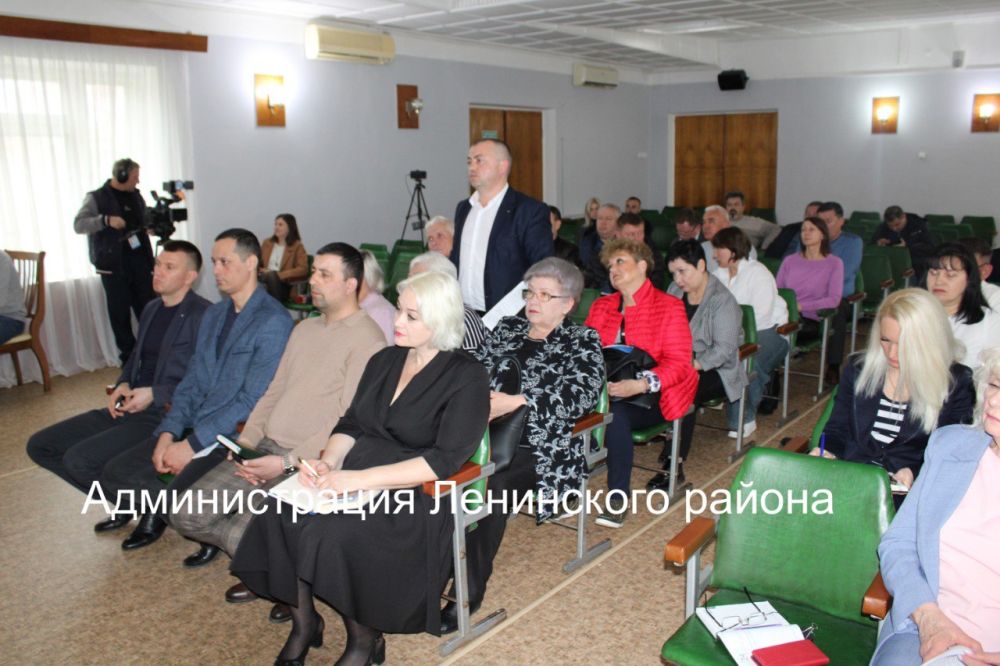 Сегодня в администрации Ленинского района прошло совещание под руководством заместителя Председателя Совета министров Республики Крым Николая Валерьевича Воробьева Сегодня в администрации Ленинского района прошло совещание под руководством заместителя Председателя Совета министров Республики Крым Николая Валерьевича Воробьева