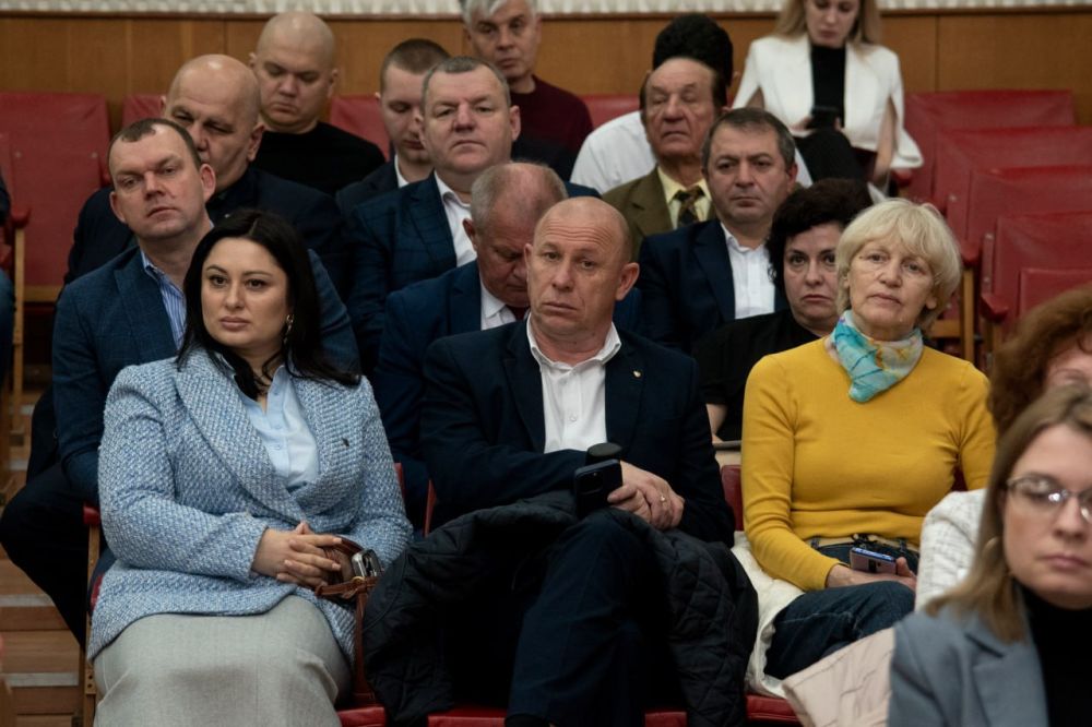 Михаил Афанасьев: Состоялась встреча Председателя Совета министров Крыма Юрия Михайловича Гоцанюка с председателями Советов МКД Симферополя Михаил Афанасьев: Состоялась встреча Председателя Совета министров Крыма Юрия Михайловича Гоцанюка с председателями Советов МКД Симферополя