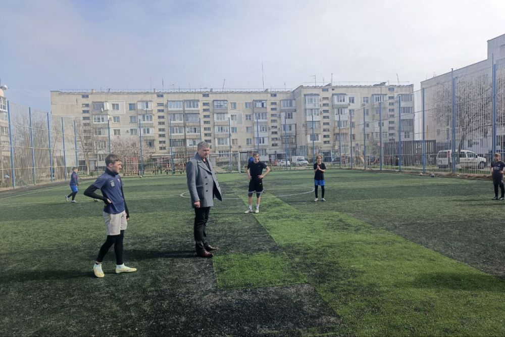 Александр Юрьев: За внебюджетные средства обновили покрытие на футбольной площадке, расположенной в посёлке Заозёрное по ул.Гайдара, 60 Александр Юрьев: За внебюджетные средства обновили покрытие на футбольной площадке, расположенной в посёлке Заозёрное по ул.Гайдара, 60