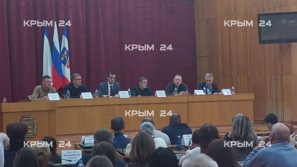 Жители Симферополя недовольны вывозом мусора, работой канализации и освещением города Жители Симферополя недовольны вывозом мусора, работой канализации и освещением города