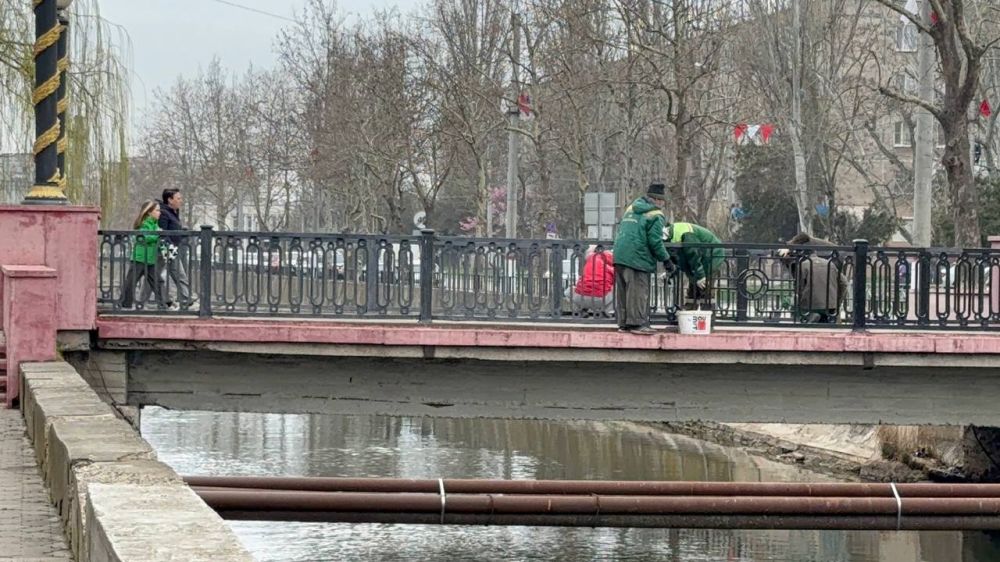 В городе ведутся плановые работы по наведению порядка после зимы В городе ведутся плановые работы по наведению порядка после зимы