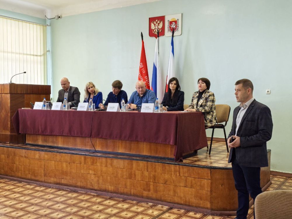 Сегодня глава администрации Советского района Александр Харламов совместно с представителем Главы Республики Крым в группе муниципальных образований Ириной Мезавцовой, помощником Председателя Совета министров Республики Крым... Сегодня глава администрации Советского района Александр Харламов совместно с представителем Главы Республики Крым в группе муниципальных образований Ириной Мезавцовой, помощником Председателя Совета министров Республики Крым...