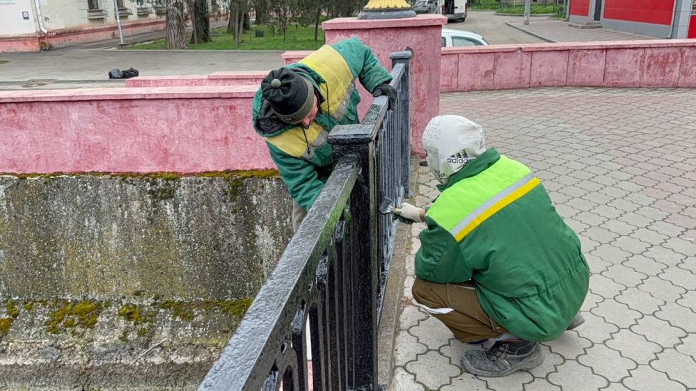 В городе ведутся плановые работы по наведению порядка после зимы В городе ведутся плановые работы по наведению порядка после зимы