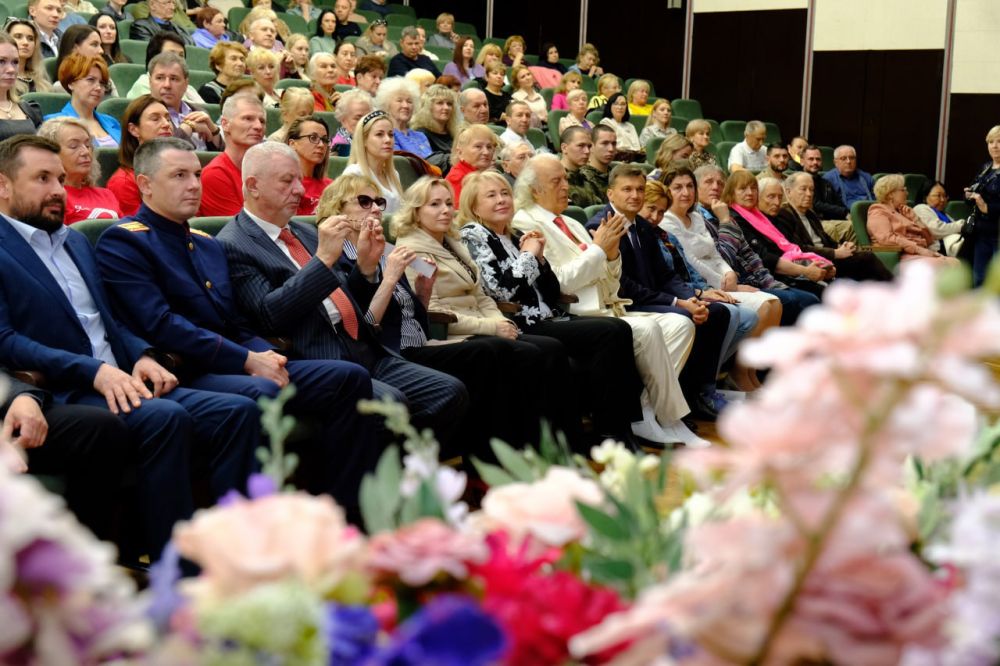 Янина Павленко: Торжественное собрание в честь 187-летия присвоения Ялте статуса города Янина Павленко: Торжественное собрание в честь 187-летия присвоения Ялте статуса города