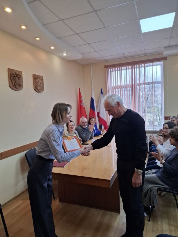 Заместитель министра экологии и природных ресурсов Республики Крым Ольга Дьяченко наградила сотрудников подведомственных Минприроды Крыма учреждений в связи с Днём геолога Заместитель министра экологии и природных ресурсов Республики Крым Ольга Дьяченко наградила сотрудников подведомственных Минприроды Крыма учреждений в связи с Днём геолога