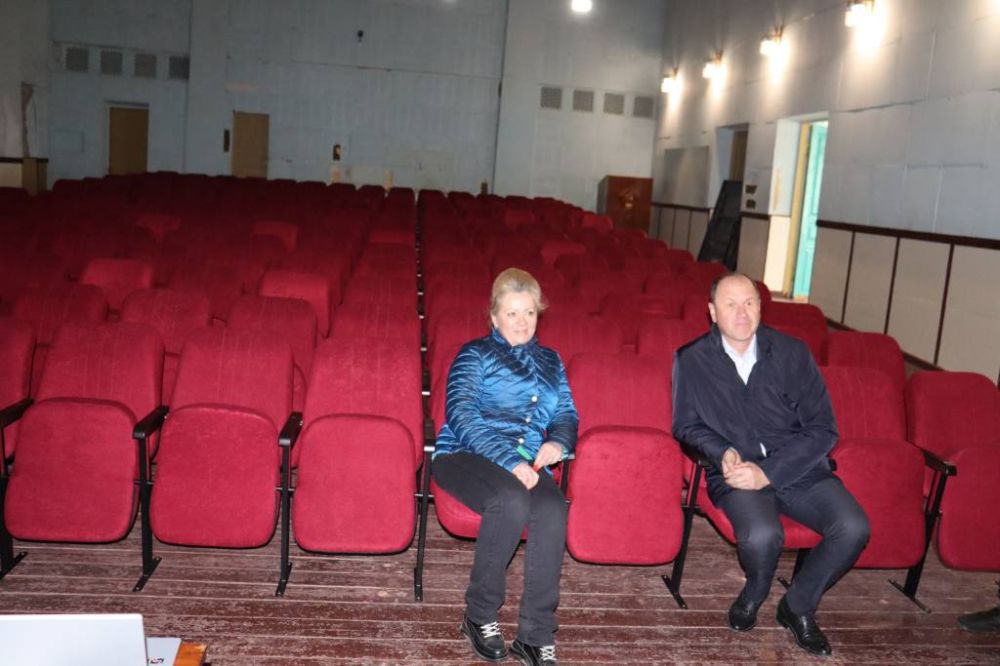 Светлана Маслова: В посёлке Воробьево Сакского района осмотр начали с центральной площади, отремонтированной в 2022 году в рамках проекта «Формирование комфортной городской среды» Светлана Маслова: В посёлке Воробьево Сакского района осмотр начали с центральной площади, отремонтированной в 2022 году в рамках проекта «Формирование комфортной городской среды»