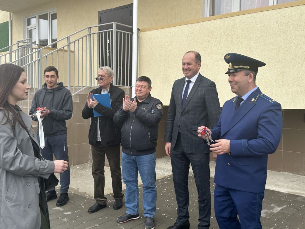Владислав Хаджиев: Сегодня празднуют новоселье 9 жителей Сакского района Владислав Хаджиев: Сегодня празднуют новоселье 9 жителей Сакского района