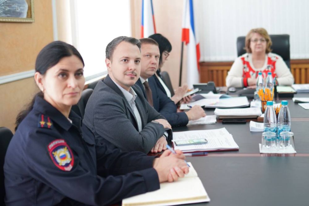Алексей Зинченко: Принял участие в заседании Совета при Главе Республики Крым по взаимодействию с Общероссийским общественно-государственным движением детей и молодежи и его региональным отделением в Республике Крым под... Алексей Зинченко: Принял участие в заседании Совета при Главе Республики Крым по взаимодействию с Общероссийским общественно-государственным движением детей и молодежи и его региональным отделением в Республике Крым под...
