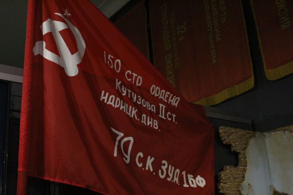 Учащиеся Малой академии наук «Искатель» приняли участие в акции «Живая память благодарных поколений» в Центральном музее Тавриды Учащиеся Малой академии наук «Искатель» приняли участие в акции «Живая память благодарных поколений» в Центральном музее Тавриды