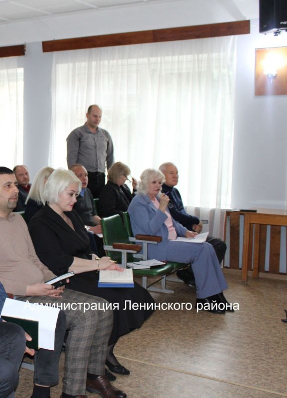 Сегодня в администрации Ленинского района прошло совещание под руководством заместителя Председателя Совета министров Республики Крым Николая Валерьевича Воробьева Сегодня в администрации Ленинского района прошло совещание под руководством заместителя Председателя Совета министров Республики Крым Николая Валерьевича Воробьева