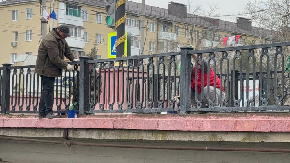 В городе ведутся плановые работы по наведению порядка после зимы В городе ведутся плановые работы по наведению порядка после зимы