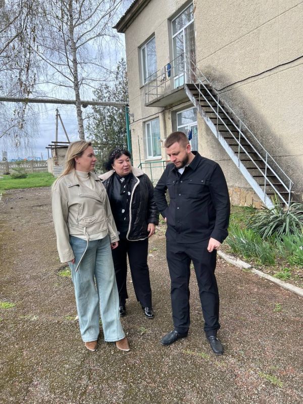 Кирилл Чебышев: Осуществил выезд в село Грушевка городского округа Судак, где вместе с председателем горсовета Дарьей Дейнеко посетили детский садик и дом культуры Кирилл Чебышев: Осуществил выезд в село Грушевка городского округа Судак, где вместе с председателем горсовета Дарьей Дейнеко посетили детский садик и дом культуры