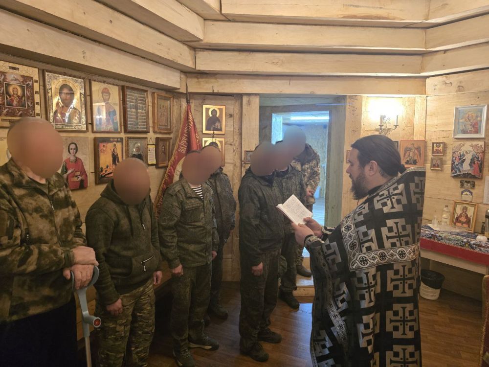 Крымские священники передали гумпомощь бойцам спецоперации Крымские священники передали гумпомощь бойцам спецоперации