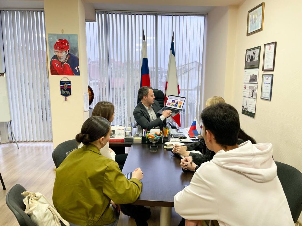Алексей Зинченко: Вместе с молодежью обсудили концепцию молодежного информационного портала, которая была предложена на студенческом слете «СО.действуй!» Алексей Зинченко: Вместе с молодежью обсудили концепцию молодежного информационного портала, которая была предложена на студенческом слете «СО.действуй!»