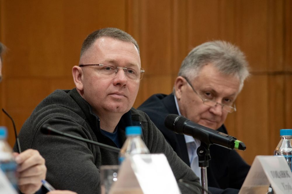 Михаил Афанасьев: Состоялась встреча Председателя Совета министров Крыма Юрия Михайловича Гоцанюка с председателями Советов МКД Симферополя Михаил Афанасьев: Состоялась встреча Председателя Совета министров Крыма Юрия Михайловича Гоцанюка с председателями Советов МКД Симферополя