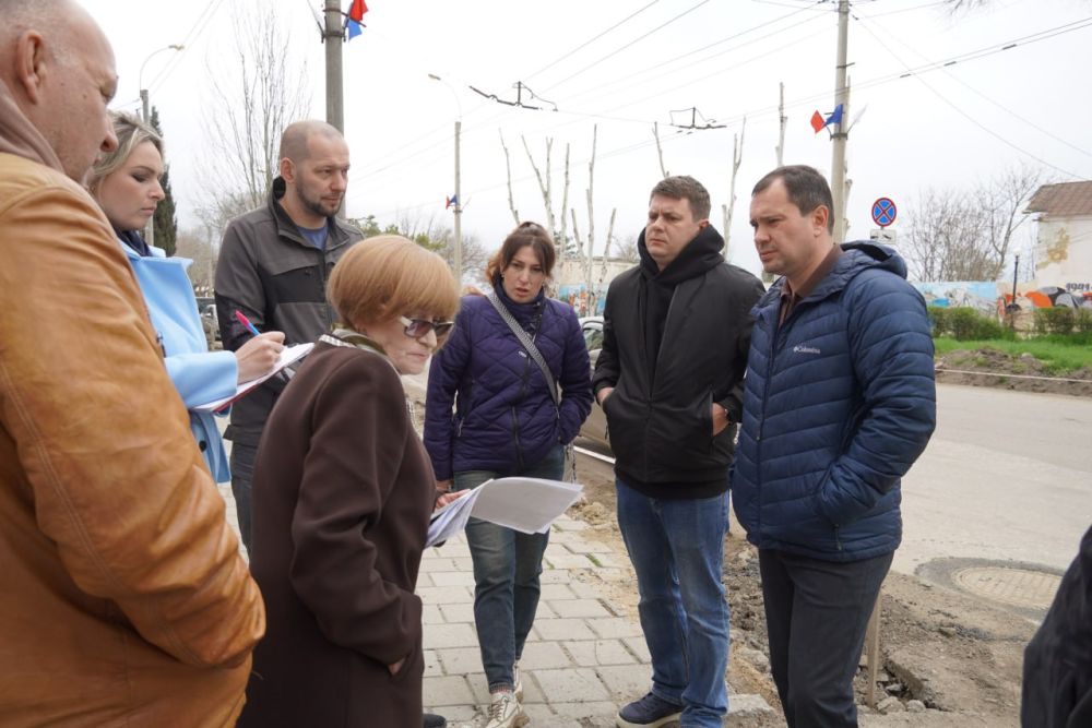 По итогам совещания с председателем Совета министров Крыма Юрием ГОЦАНЮКОМ и председателями МКД Керчи глава администрации Керчи Олег КАТОРГИН провел встречу с жителями дома 12 и 14 по ул. Свердлова. Во встрече приняли... По итогам совещания с председателем Совета министров Крыма Юрием ГОЦАНЮКОМ и председателями МКД Керчи глава администрации Керчи Олег КАТОРГИН провел встречу с жителями дома 12 и 14 по ул. Свердлова. Во встрече приняли...