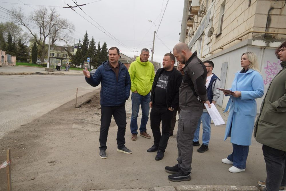 По итогам совещания с председателем Совета министров Крыма Юрием ГОЦАНЮКОМ и председателями МКД Керчи глава администрации Керчи Олег КАТОРГИН провел встречу с жителями дома 12 и 14 по ул. Свердлова. Во встрече приняли... По итогам совещания с председателем Совета министров Крыма Юрием ГОЦАНЮКОМ и председателями МКД Керчи глава администрации Керчи Олег КАТОРГИН провел встречу с жителями дома 12 и 14 по ул. Свердлова. Во встрече приняли...