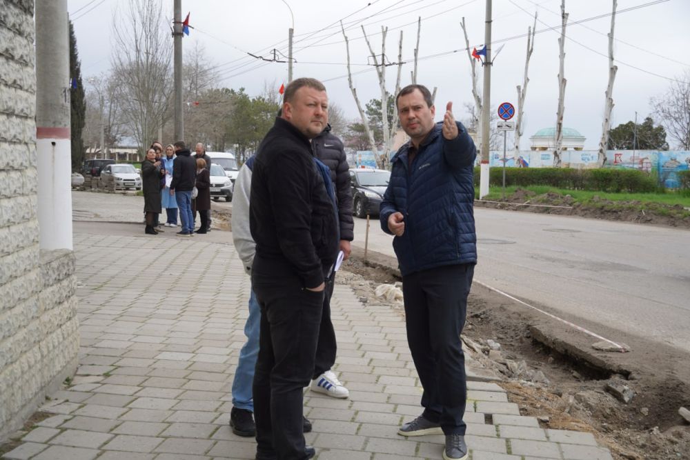 По итогам совещания с председателем Совета министров Крыма Юрием ГОЦАНЮКОМ и председателями МКД Керчи глава администрации Керчи Олег КАТОРГИН провел встречу с жителями дома 12 и 14 по ул. Свердлова. Во встрече приняли... По итогам совещания с председателем Совета министров Крыма Юрием ГОЦАНЮКОМ и председателями МКД Керчи глава администрации Керчи Олег КАТОРГИН провел встречу с жителями дома 12 и 14 по ул. Свердлова. Во встрече приняли...