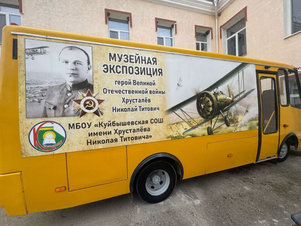 Заместитель главы администрации Бахчисарайского района Олеся Гуляева с начальником управления образования , молодежи и спорта Мариной Понкратовой и руководителем Центра по обслуживанию муниципальных учреждений... Заместитель главы администрации Бахчисарайского района Олеся Гуляева с начальником управления образования , молодежи и спорта Мариной Понкратовой и руководителем Центра по обслуживанию муниципальных учреждений...