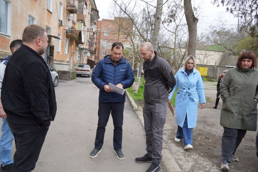 По итогам совещания с председателем Совета министров Крыма Юрием ГОЦАНЮКОМ и председателями МКД Керчи глава администрации Керчи Олег КАТОРГИН провел встречу с жителями дома 12 и 14 по ул. Свердлова. Во встрече приняли... По итогам совещания с председателем Совета министров Крыма Юрием ГОЦАНЮКОМ и председателями МКД Керчи глава администрации Керчи Олег КАТОРГИН провел встречу с жителями дома 12 и 14 по ул. Свердлова. Во встрече приняли...