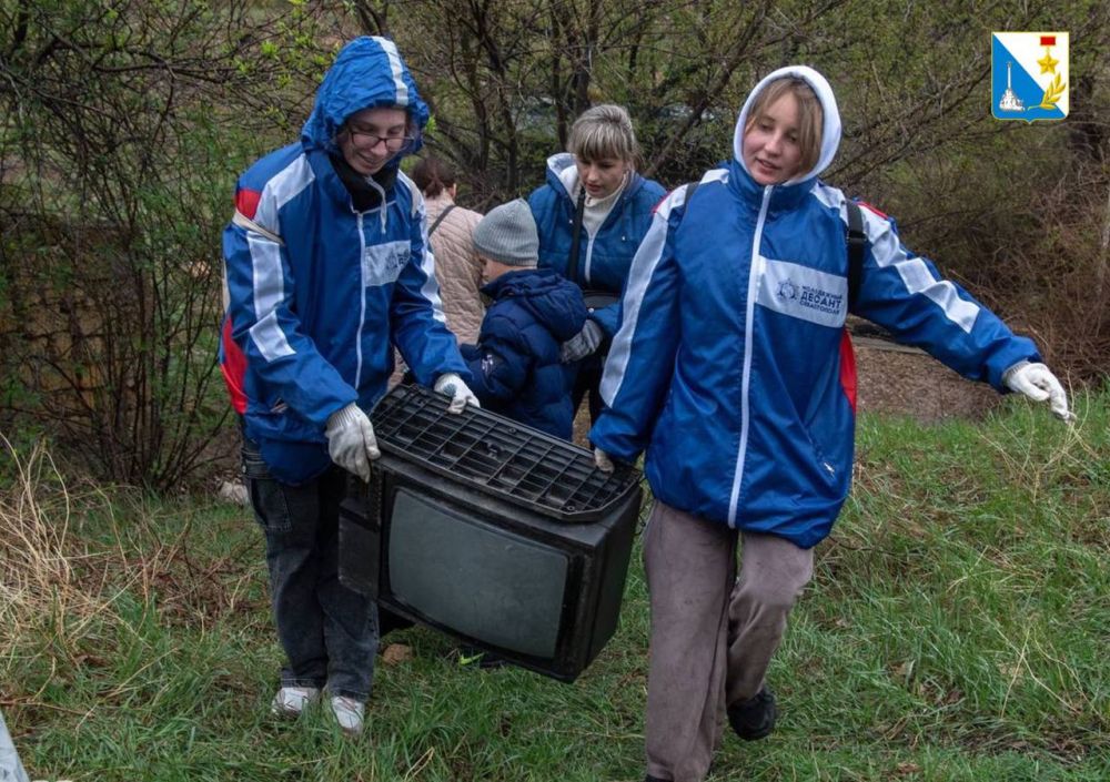 Сегодня в Севастополе прошел второй весенний общегородской субботник Сегодня в Севастополе прошел второй весенний общегородской субботник