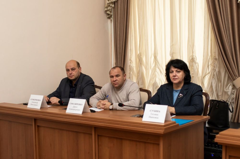 В Симферополе состоялось оперативно-хозяйственное совещание, в ходе которого руководители структурных подразделений отчитались о проделанной работе В Симферополе состоялось оперативно-хозяйственное совещание, в ходе которого руководители структурных подразделений отчитались о проделанной работе