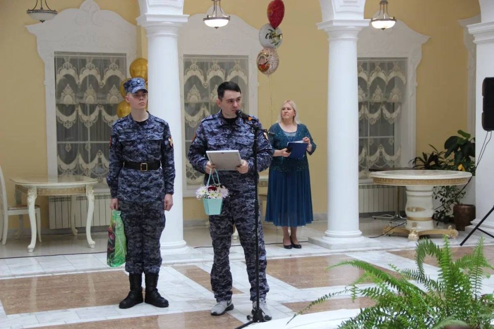 Константин Шимановский: Ветеран Великой Отечественной войны и МВД Мария Дмитриевна Катаева отмечает вековой юбилей! Жизненный путь заслуженной жительницы города – пример верности Отчизне, стойкости, самоотверженного труда и... Константин Шимановский: Ветеран Великой Отечественной войны и МВД Мария Дмитриевна Катаева отмечает вековой юбилей! Жизненный путь заслуженной жительницы города – пример верности Отчизне, стойкости, самоотверженного труда и...