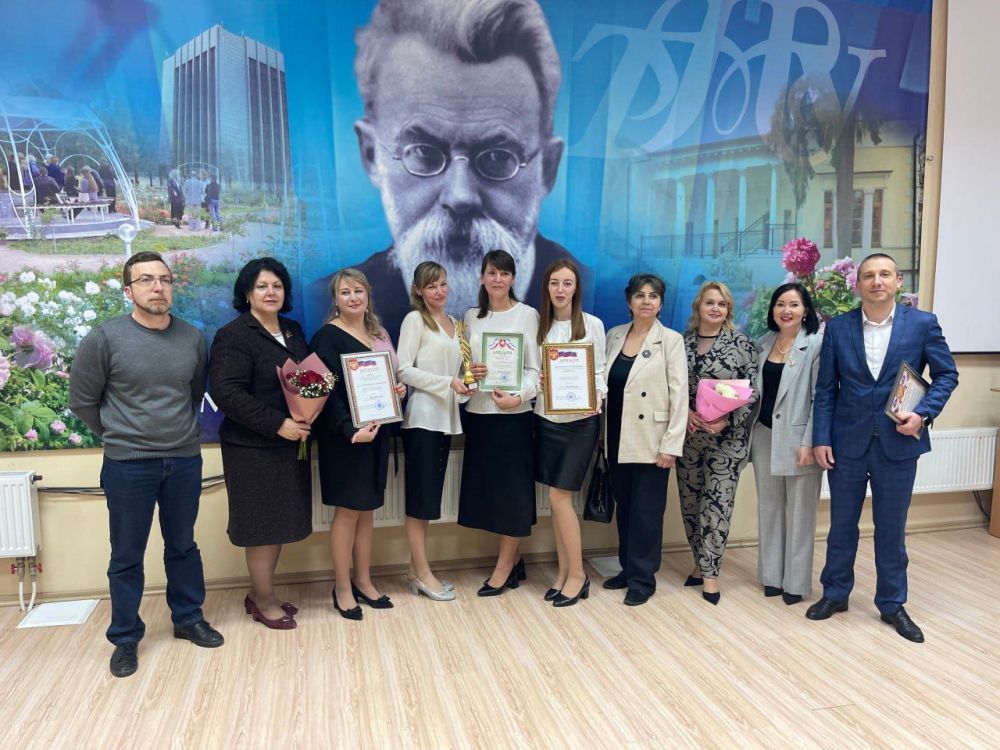 Принял участие в награждении победителей VIII Педагогического образовательного чемпионата муниципальных учительских команд «ПОЧЕМУК – 2025», которое состоялось в КФУ! Принял участие в награждении победителей VIII Педагогического образовательного чемпионата муниципальных учительских команд «ПОЧЕМУК – 2025», которое состоялось в КФУ!