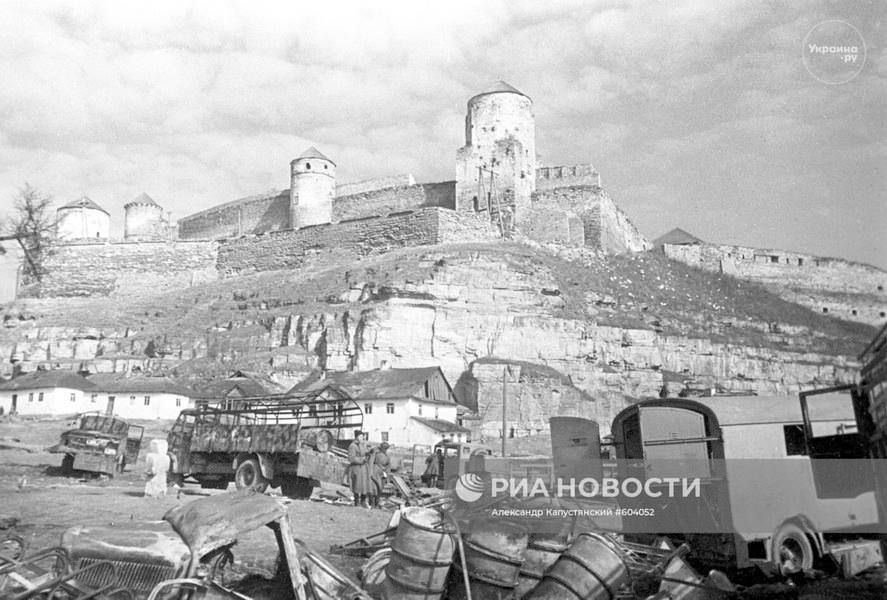 В спецпроекте «Фотоальбом Победы» мы каждый день публикуем небольшую подборку фото- и кинохроники военных лет В спецпроекте «Фотоальбом Победы» мы каждый день публикуем небольшую подборку фото- и кинохроники военных лет