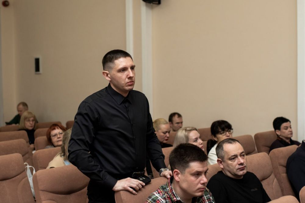 В Симферополе состоялось оперативно-хозяйственное совещание, в ходе которого руководители структурных подразделений отчитались о проделанной работе В Симферополе состоялось оперативно-хозяйственное совещание, в ходе которого руководители структурных подразделений отчитались о проделанной работе