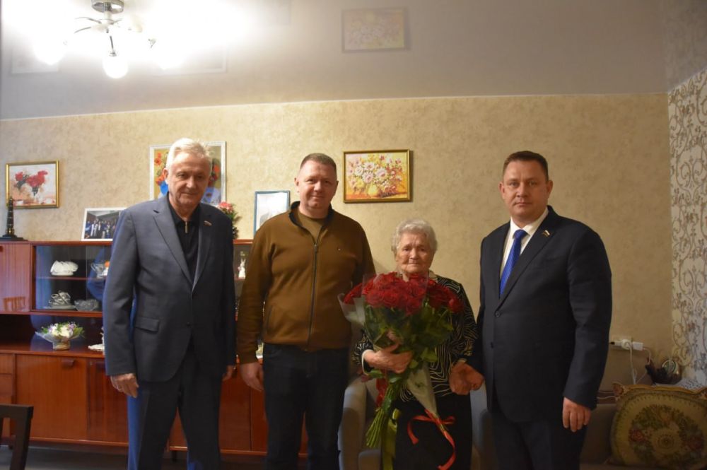 Юрий Нестеренко: Большая честь для меня поздравить с Днем рождения ветерана ВОВ Смирнову Розалию Францевну Юрий Нестеренко: Большая честь для меня поздравить с Днем рождения ветерана ВОВ Смирнову Розалию Францевну