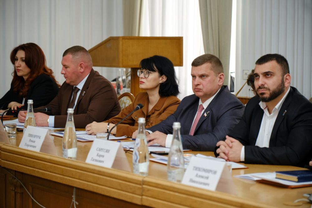 Янина Павленко: И сегодня же в Ялте при участии Председателя Госсовета Республики Владимира Андреевича Константинова и под председательством Анастасии Сергеевны Гридчиной состоялось выездное заседание Комитета Госсовета по... Янина Павленко: И сегодня же в Ялте при участии Председателя Госсовета Республики Владимира Андреевича Константинова и под председательством Анастасии Сергеевны Гридчиной состоялось выездное заседание Комитета Госсовета по...