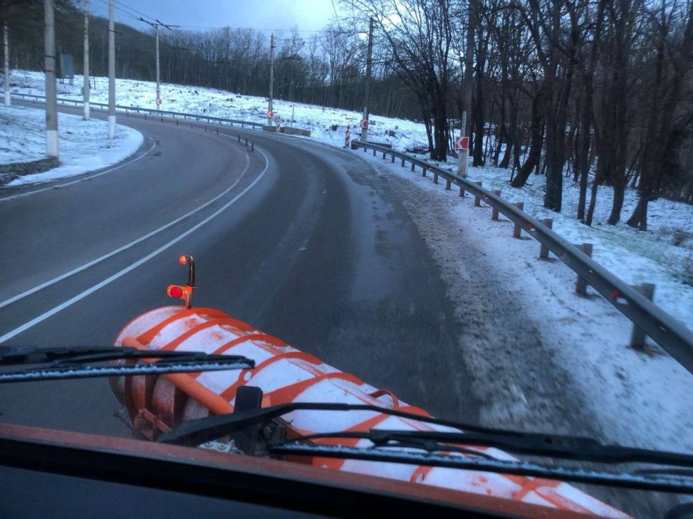Дороги Крыма за ночь обработали Дороги Крыма за ночь обработали