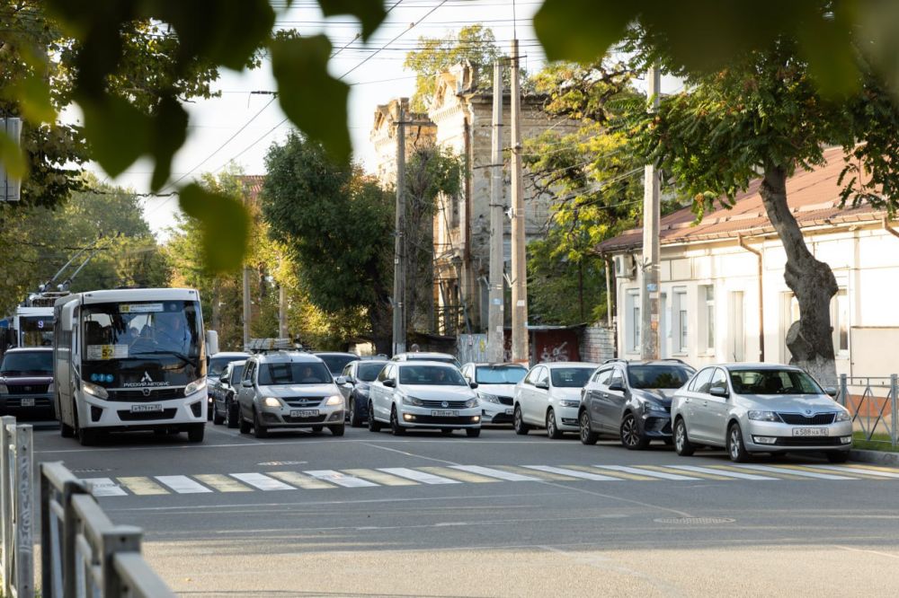 В Крыму ямочный ремонт дорог должен быть завершен до 1 августа этого года В Крыму ямочный ремонт дорог должен быть завершен до 1 августа этого года