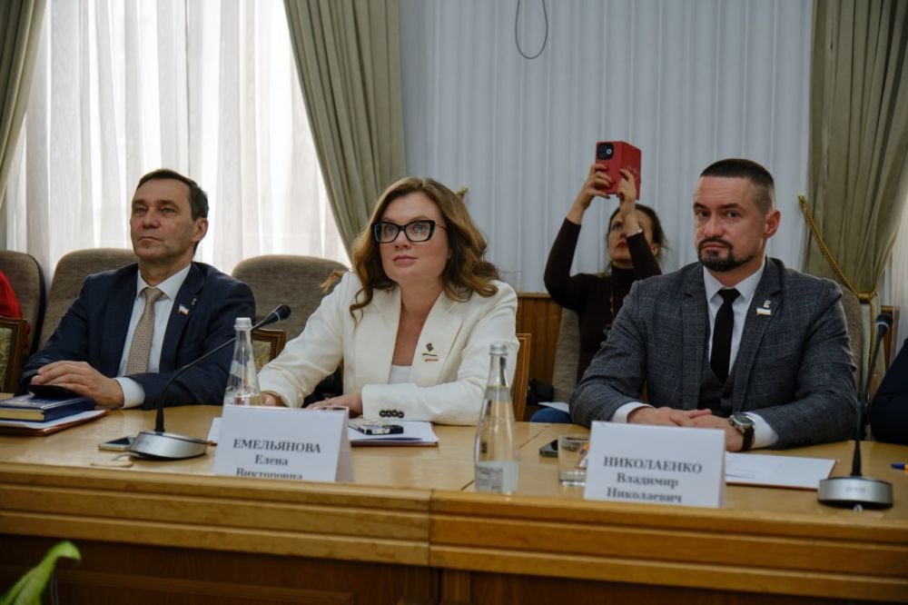 Янина Павленко: И сегодня же в Ялте при участии Председателя Госсовета Республики Владимира Андреевича Константинова и под председательством Анастасии Сергеевны Гридчиной состоялось выездное заседание Комитета Госсовета по... Янина Павленко: И сегодня же в Ялте при участии Председателя Госсовета Республики Владимира Андреевича Константинова и под председательством Анастасии Сергеевны Гридчиной состоялось выездное заседание Комитета Госсовета по...