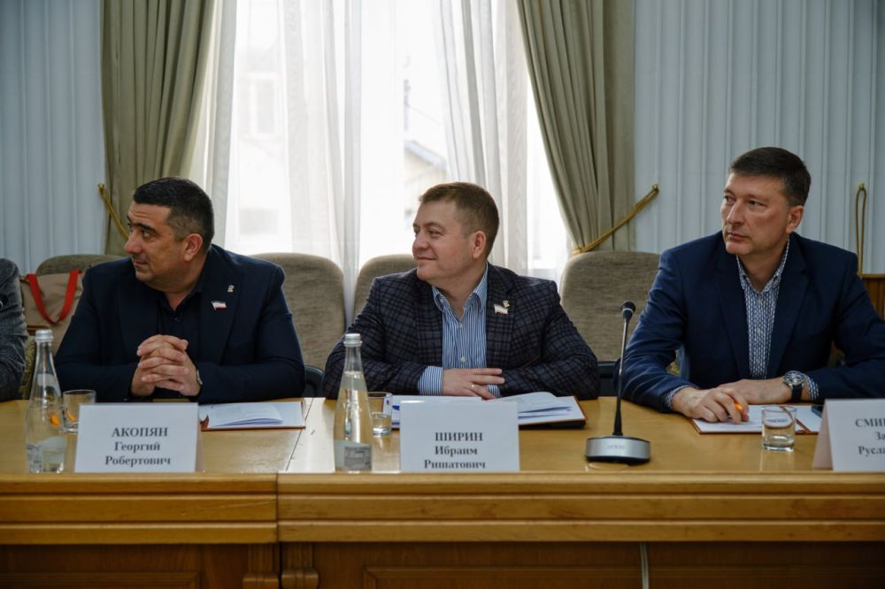 Янина Павленко: И сегодня же в Ялте при участии Председателя Госсовета Республики Владимира Андреевича Константинова и под председательством Анастасии Сергеевны Гридчиной состоялось выездное заседание Комитета Госсовета по... Янина Павленко: И сегодня же в Ялте при участии Председателя Госсовета Республики Владимира Андреевича Константинова и под председательством Анастасии Сергеевны Гридчиной состоялось выездное заседание Комитета Госсовета по...