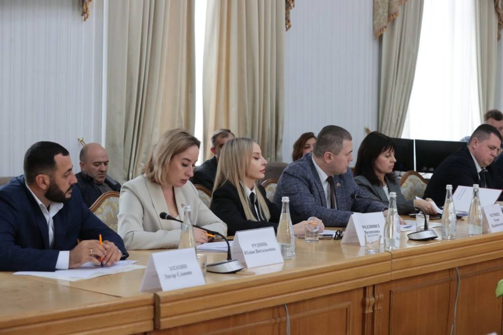 Анастасия Гридчина: В Ялте состоялось выездное заседание комитета по народной дипломатии и межрегиональным связям Государственного совета Республики Крым Анастасия Гридчина: В Ялте состоялось выездное заседание комитета по народной дипломатии и межрегиональным связям Государственного совета Республики Крым