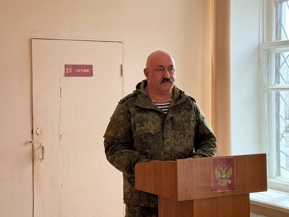 В Керчи чествовали сотрудников военкомата во главе с военным комиссаром по г. Керчи и Ленинскому району Валерием МУРАДОВЫМ с профессиональным праздником В Керчи чествовали сотрудников военкомата во главе с военным комиссаром по г. Керчи и Ленинскому району Валерием МУРАДОВЫМ с профессиональным праздником