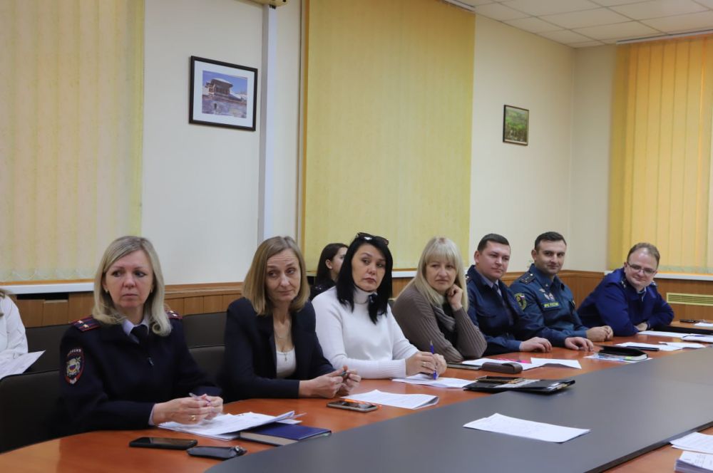Под руководством заместителя главы администрации – начальника отдела культуры и межнациональных отношений Олеси Гуляевой состоялось заседание Комиссии по делам несовершеннолетних и защите их прав Под руководством заместителя главы администрации – начальника отдела культуры и межнациональных отношений Олеси Гуляевой состоялось заседание Комиссии по делам несовершеннолетних и защите их прав