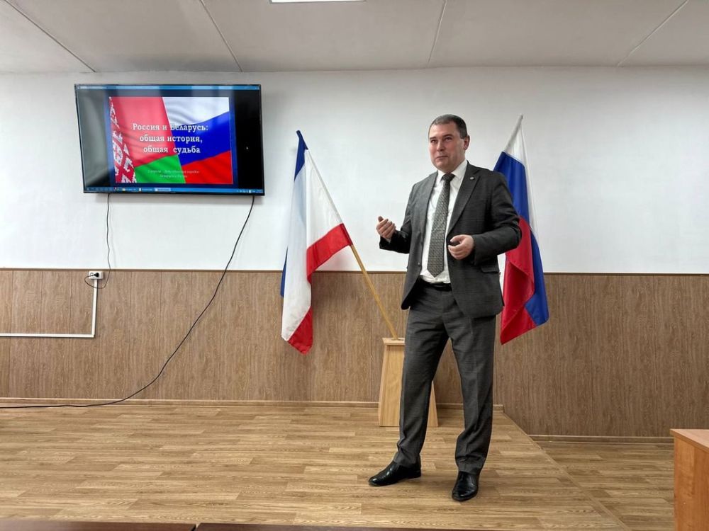 Роман Чегринец провел открытый урок для студентов Симферопольского автотранспортного техникума Роман Чегринец провел открытый урок для студентов Симферопольского автотранспортного техникума