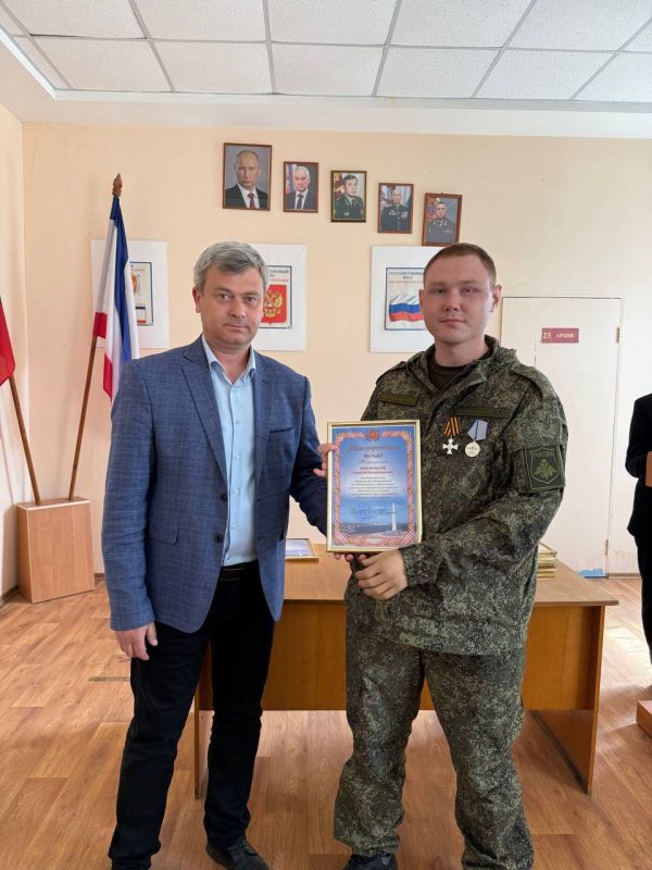 В Керчи чествовали сотрудников военкомата во главе с военным комиссаром по г. Керчи и Ленинскому району Валерием МУРАДОВЫМ с профессиональным праздником В Керчи чествовали сотрудников военкомата во главе с военным комиссаром по г. Керчи и Ленинскому району Валерием МУРАДОВЫМ с профессиональным праздником